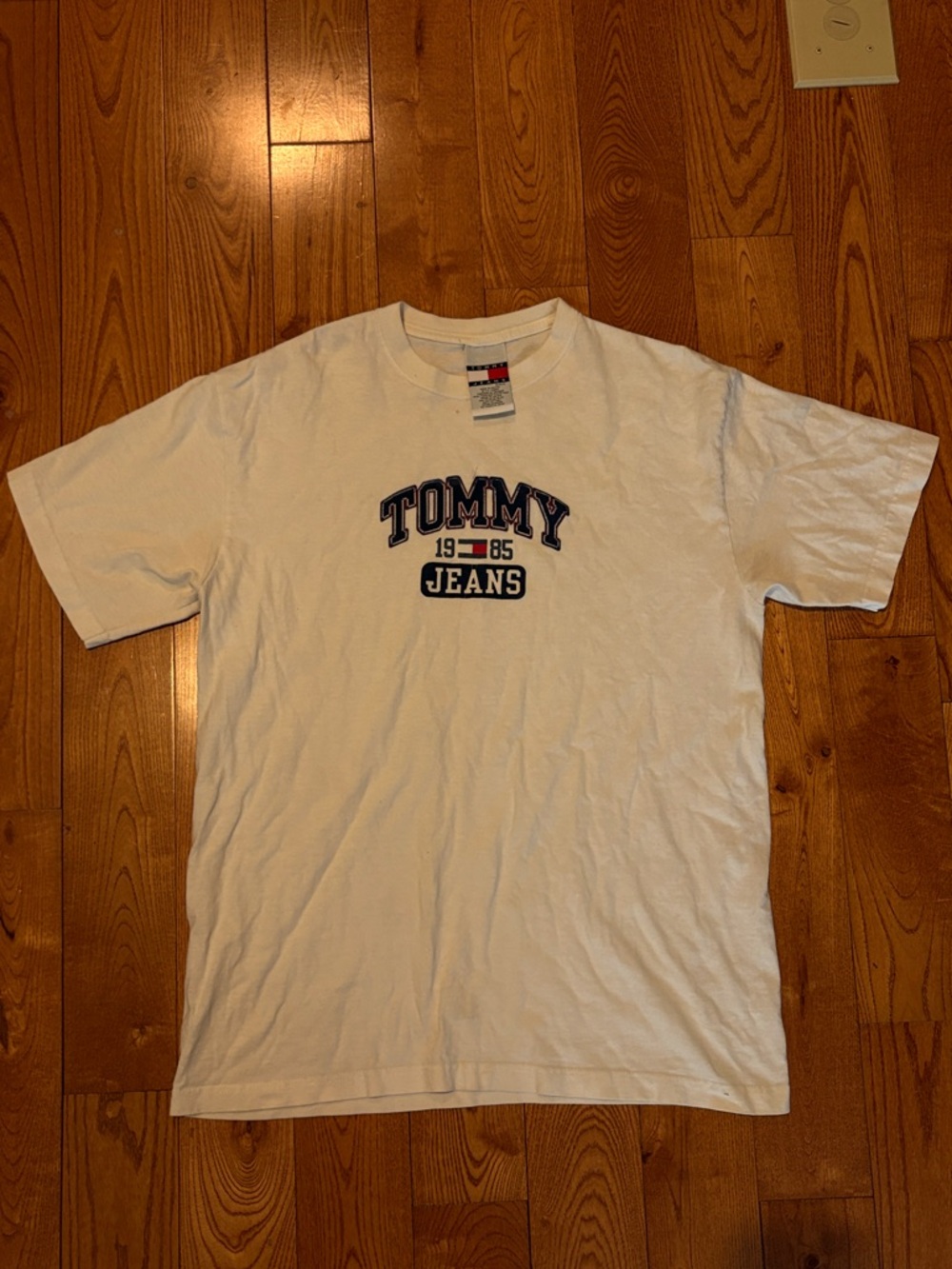 Tommy Hilfiger - Men’s Vintage White Short Sleeve Tee (Size M)